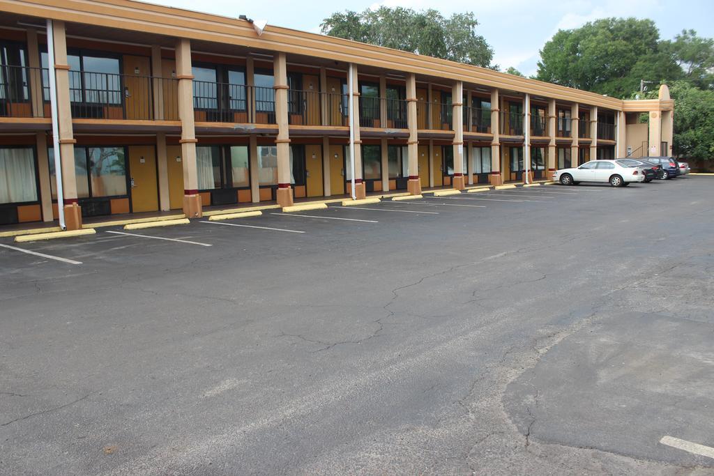 Near Busch Gardens Motel Tampa