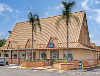 Near Busch Gardens 2*
