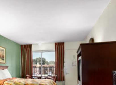 Near Busch Gardens Motel 2*