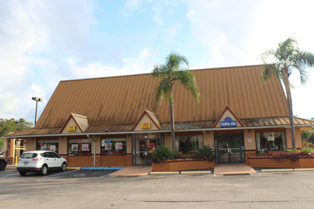 Near Busch Gardens Motel 2*