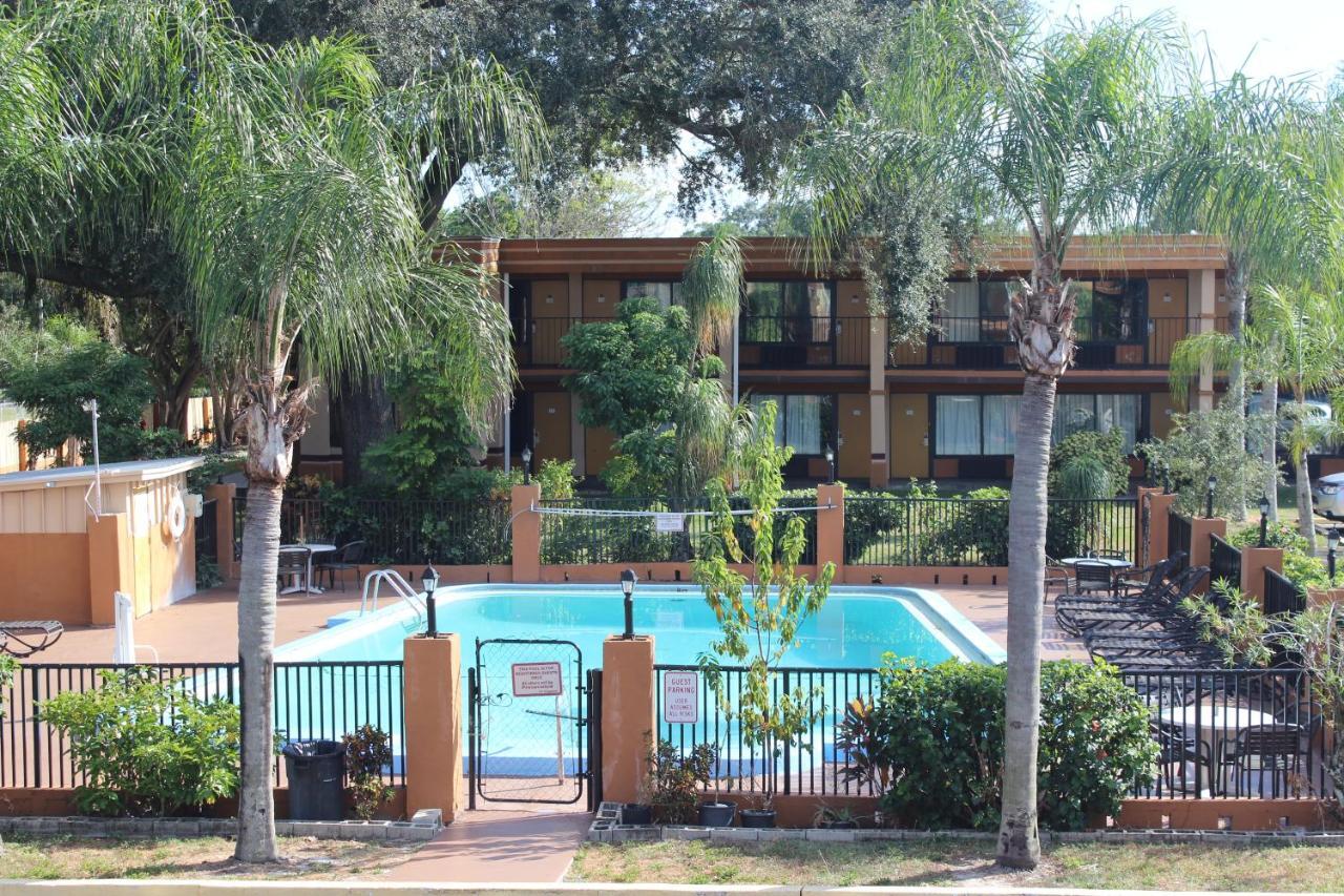 Near Busch Gardens Motel 2*