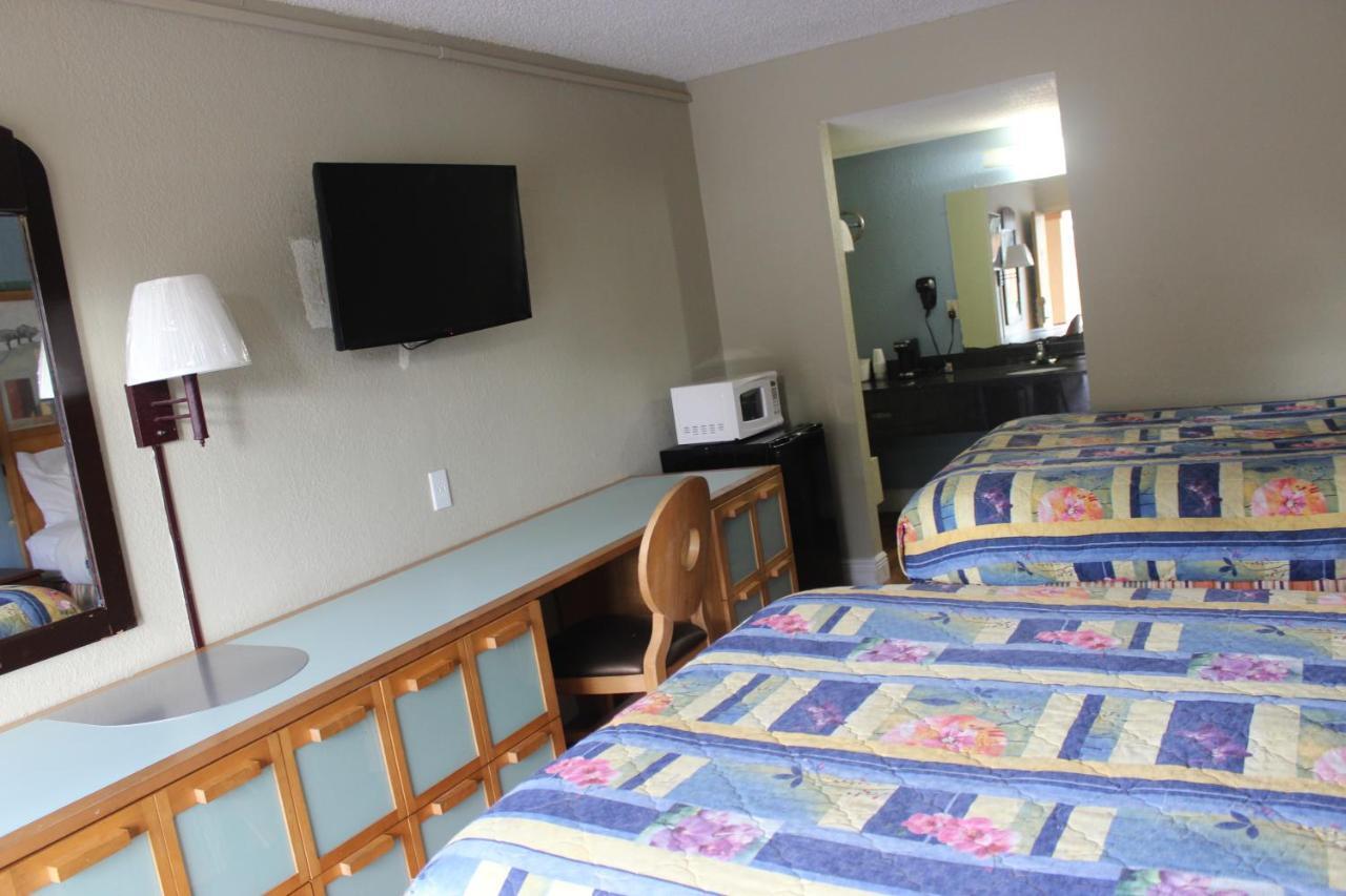Near Busch Gardens Motel 2*